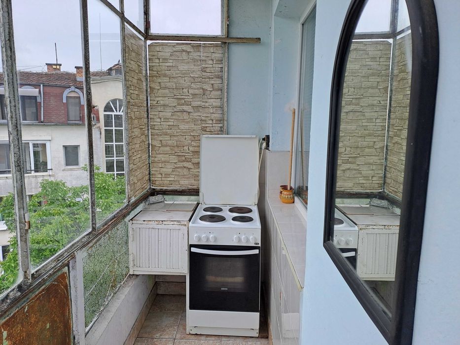 Продава се Четиристаен апартамент в Плевен, Идеален център - 106 кв.м за 1651 €/кв.м - Снимка #1