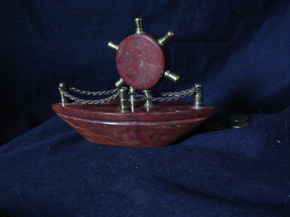 Декоративный настольный прибор из драгоценной яшмы -Яхта Удачи