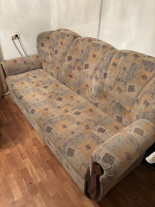 Продам комплект дивана и одно кресла