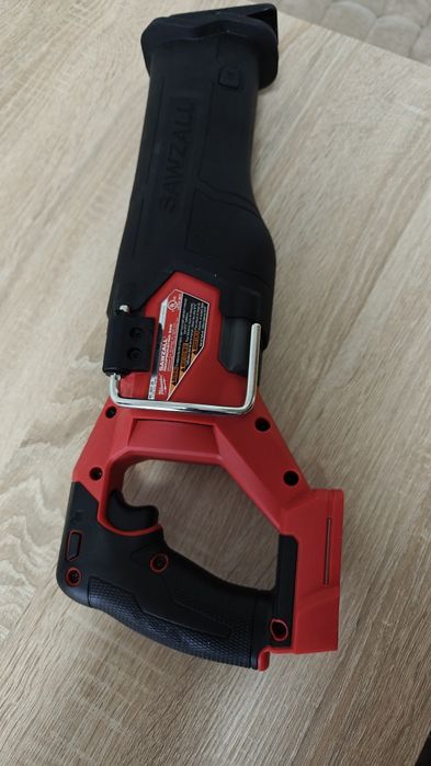 Fierăstrău sabie milwaukee m18, model destinat pietei de America