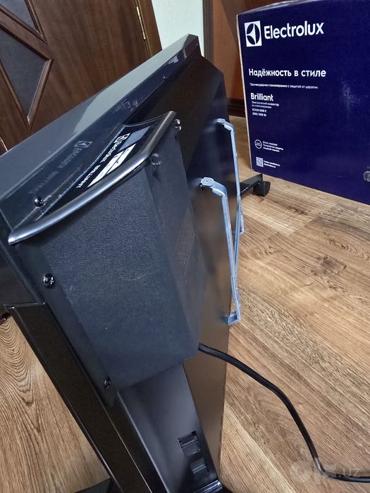 Электрический конвектор из стеклокерамики      Electrolux