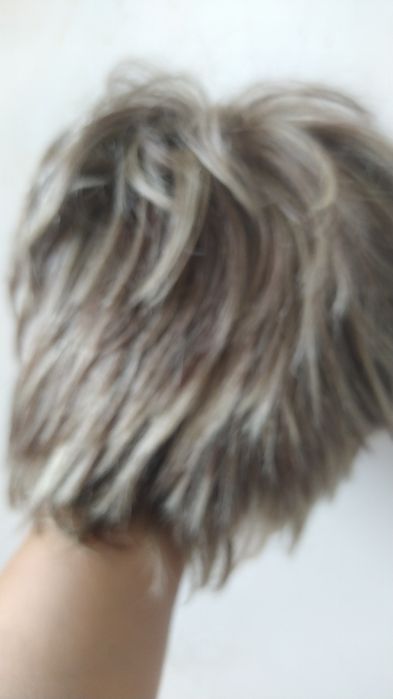 Продам парик   красивый новый