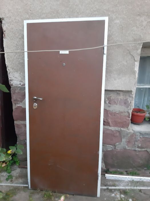 Метална врата с каса