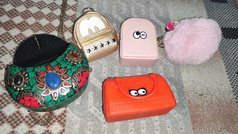 Брелки для ключей и рюкзаков