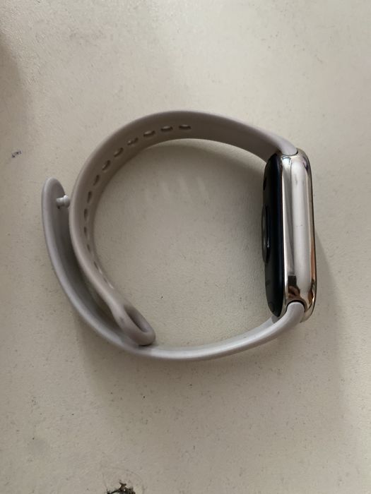 Продаю Xiaomi Mi band 8