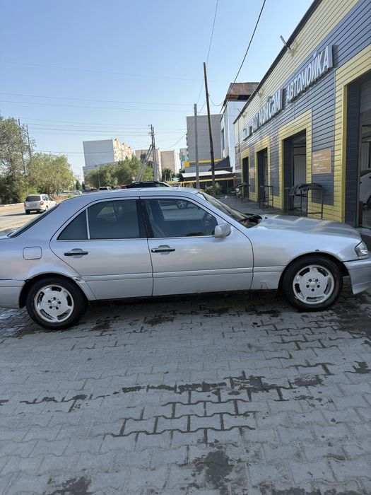 Продам автомобиль Mercedes W202