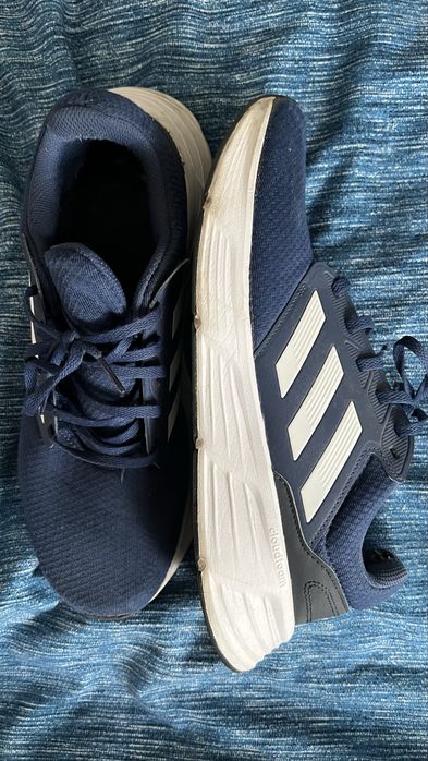 Adidasi Adidas.