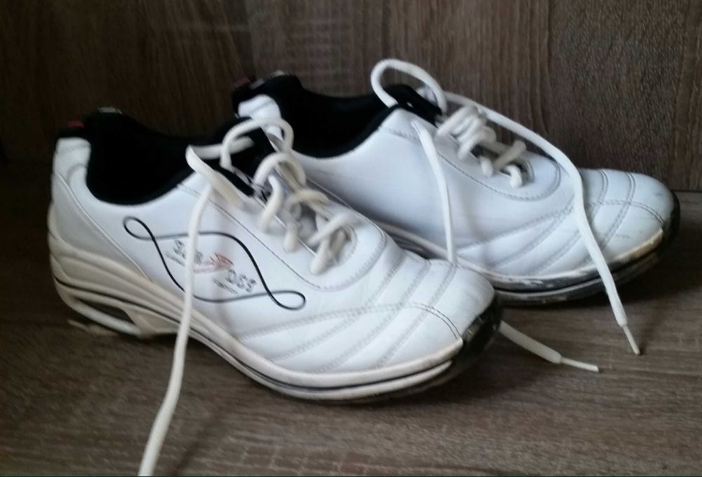 Продам кросовки для подростка