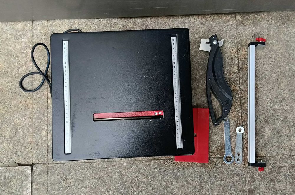 129991 Машина за плочки 600W ø180mm RD-ETC25