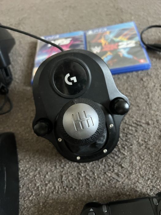 Vand ps4 slim 500gb cu volan si schimbator