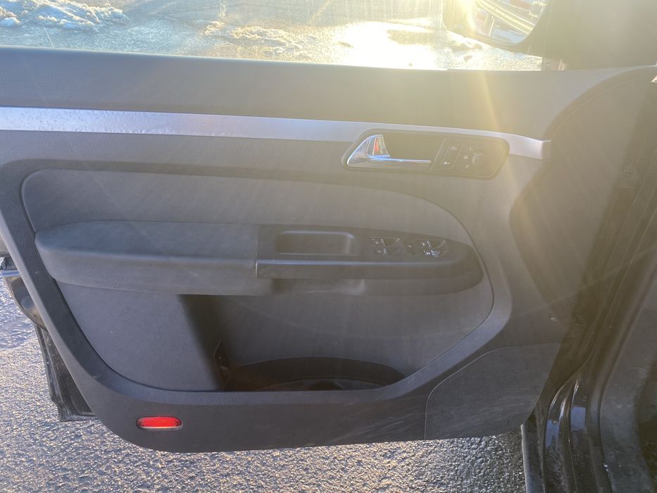 Dezmembrez vw touran 2.0(BKD)