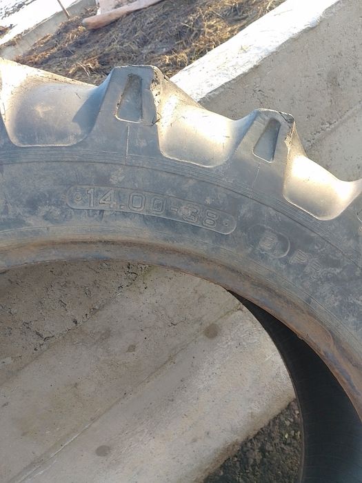 Vând anvelope 1400-38