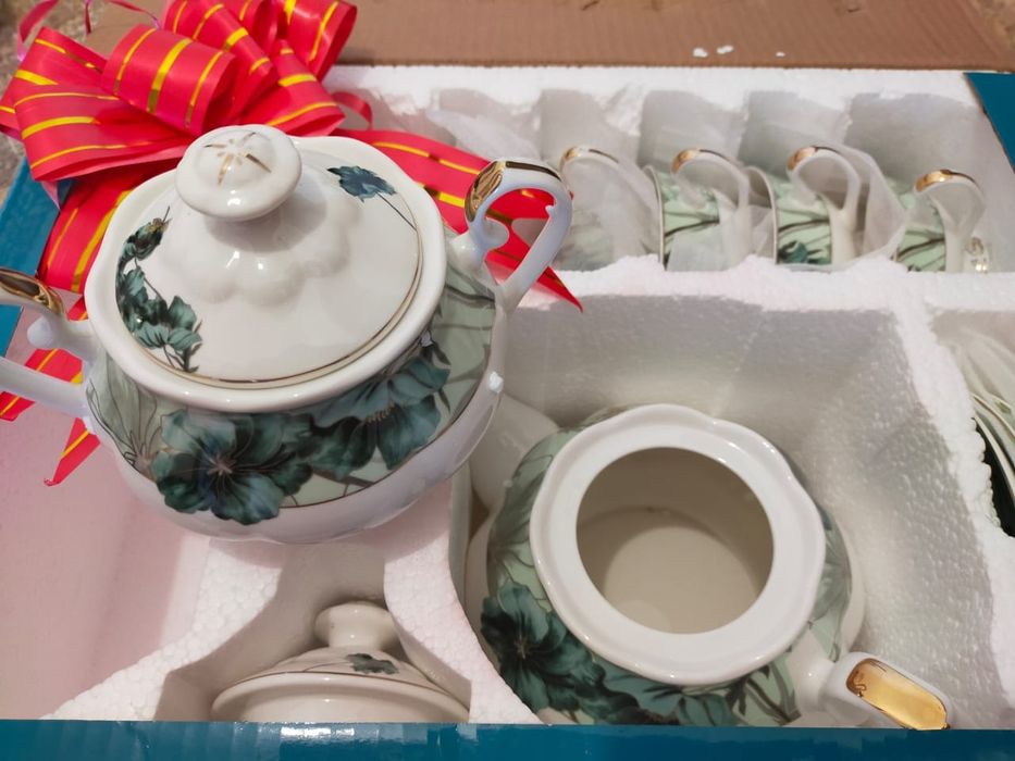 Продам фарфоровый чайный сервиз