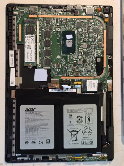 Acer Switch Alpha 12  Intel Core i3 -6100, touch screen 30,5 cm