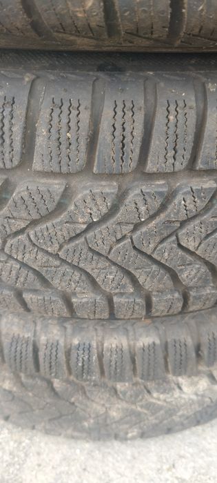 Гуми зимни 13 и 14 цола топ състояние!