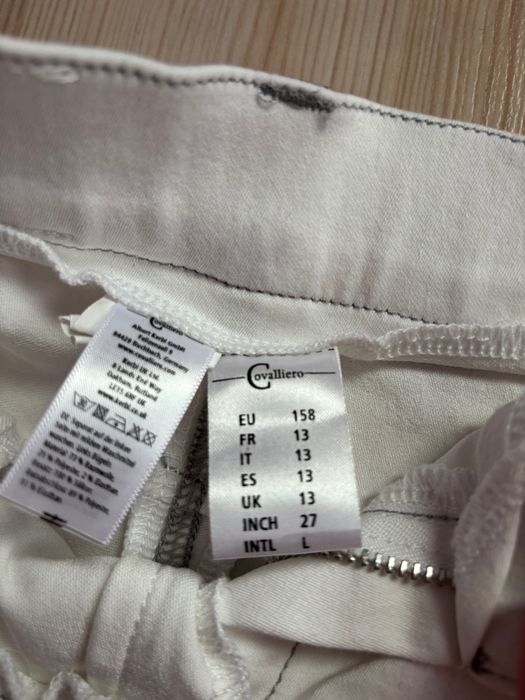 Продава се бяло състезателно сако и бял състезателен брич за езда в размер (158)