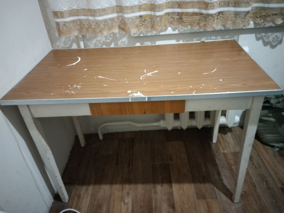 Продам стол кухонный