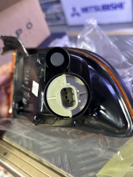 Поворотник митсубиси галант акула