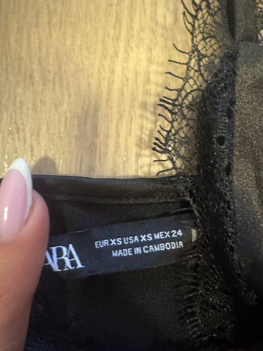 Сатенена рокля на Zara