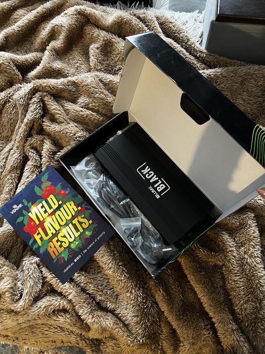 LUMii Black LED 720W - LED лампа за растеж и цъфтеж (с баласт)