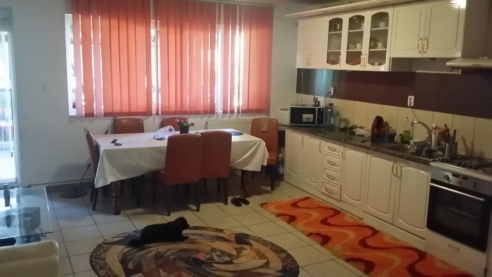 Ofer spre inchiriere casa