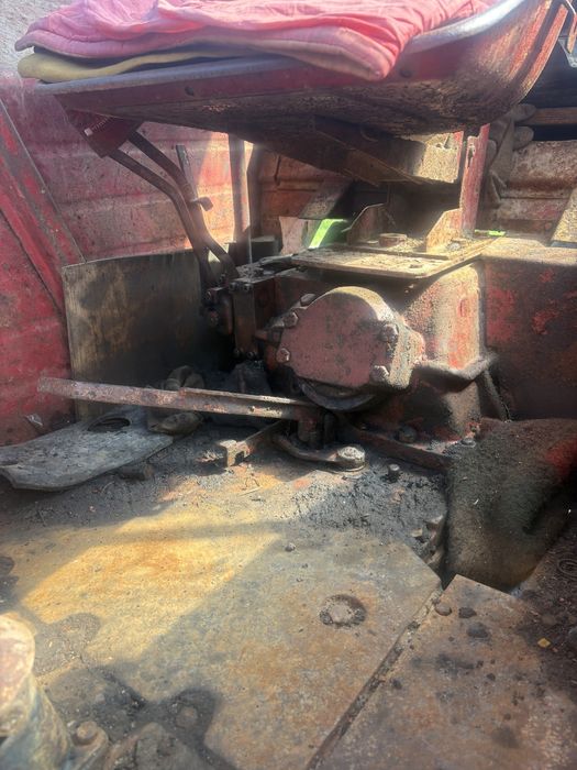 Tractor u 650 cu monobloc si frana de mana