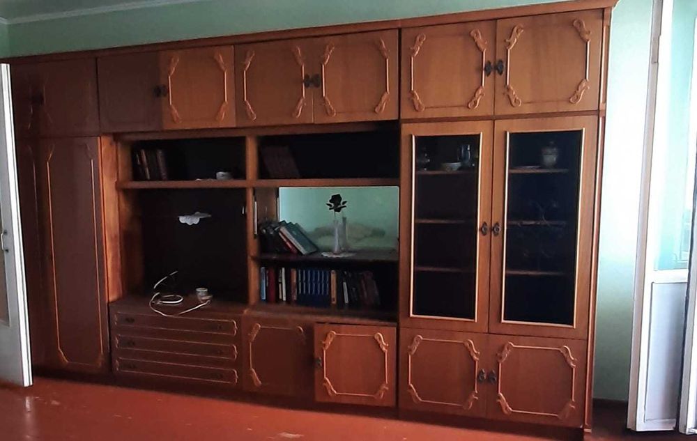 Продам стенку из 4 шкафов