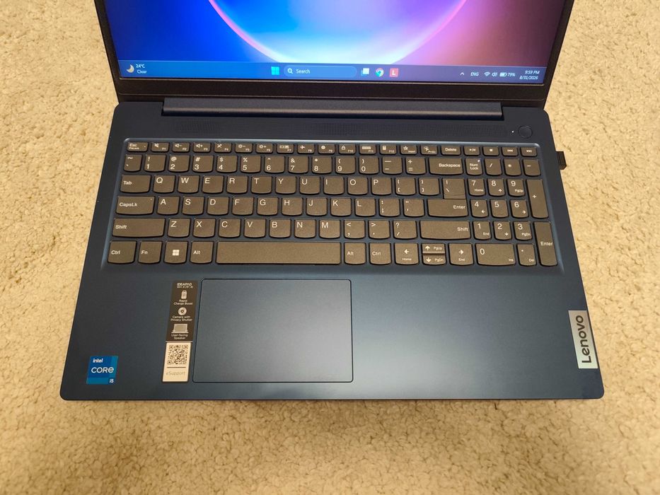 Laptop Lenovo IdeaPad3 15IAH8, i5-12450H, 15.6" Full HD, 8GB, 512GB NVMe ca nou