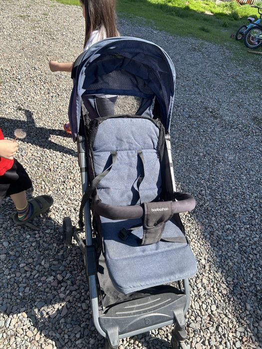 Коляска прогулочная в нормальном состояний