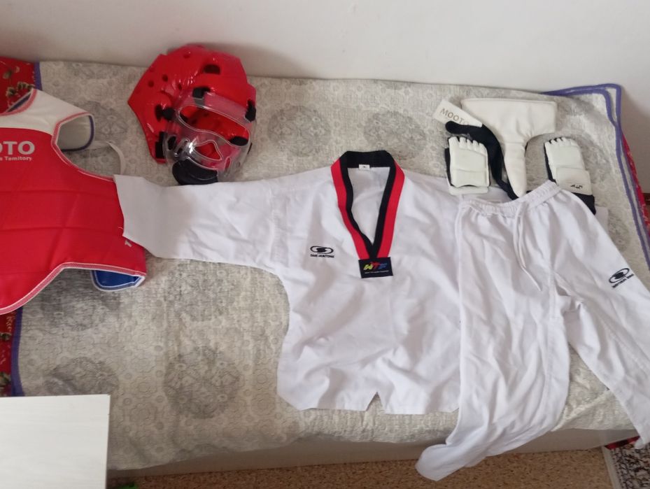 Продам детскую экипировку  для тайквондо