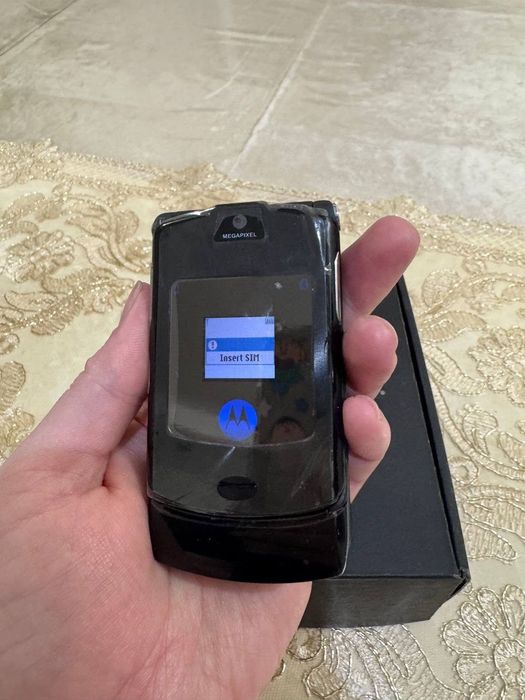 Легендарный Motorola V3 GSM 1SIM Регистрация отган Новый