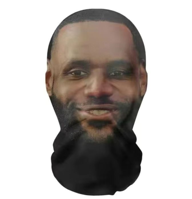 Реалистичная маска на лицо