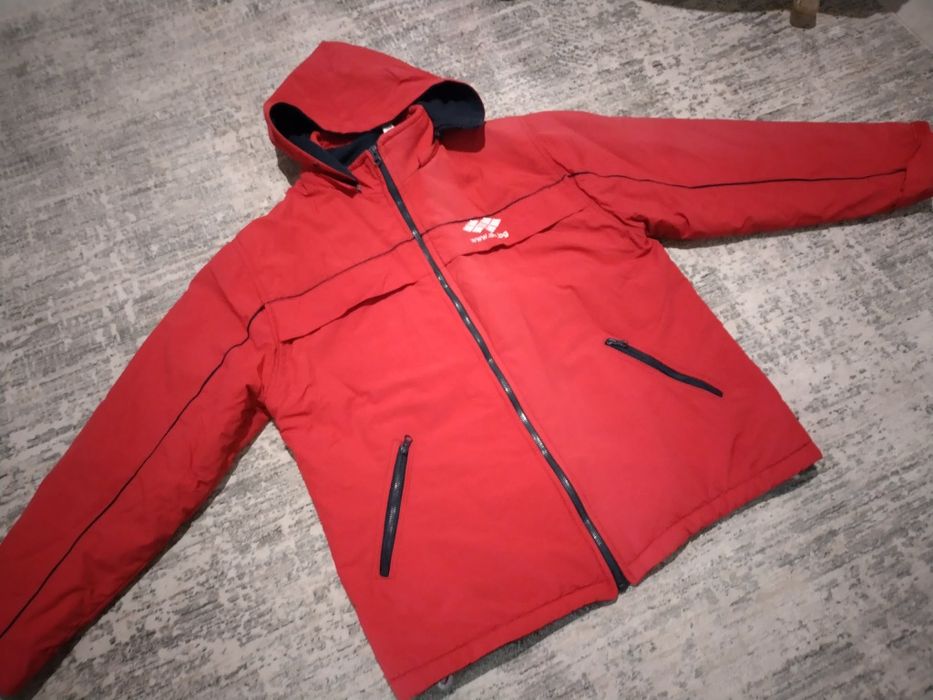 Червено спортно яке от Германия