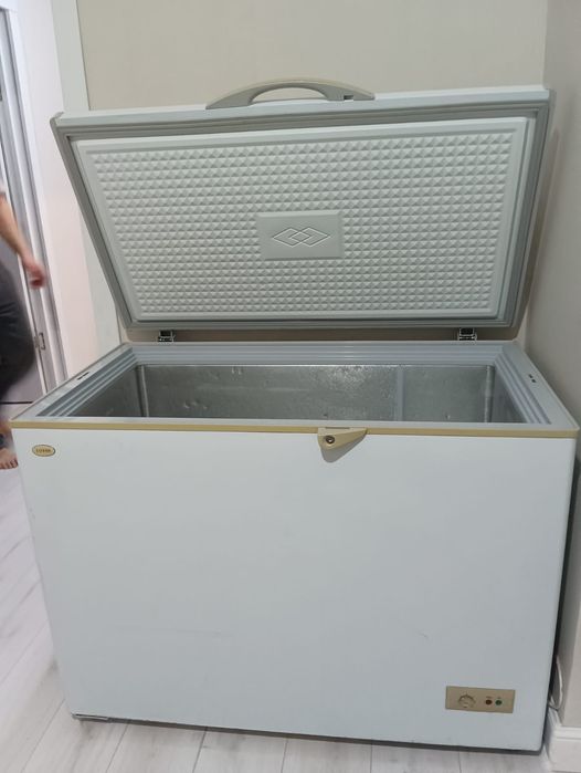 Продам большой вместительный морозильник