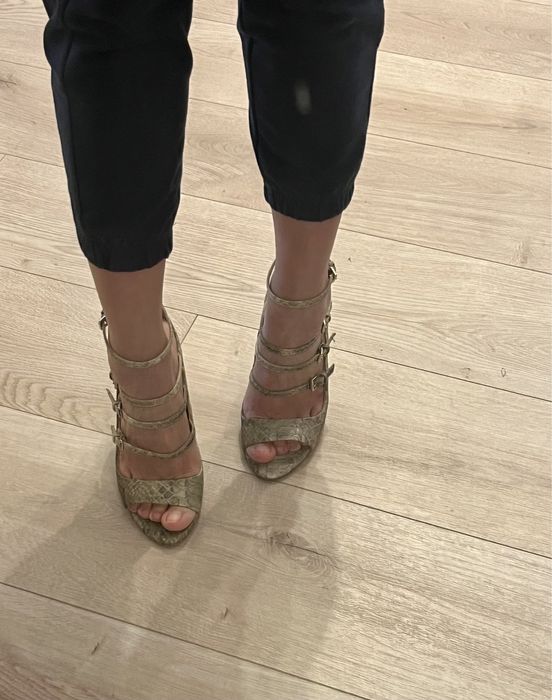 Sandale Stradivarius marimea 35