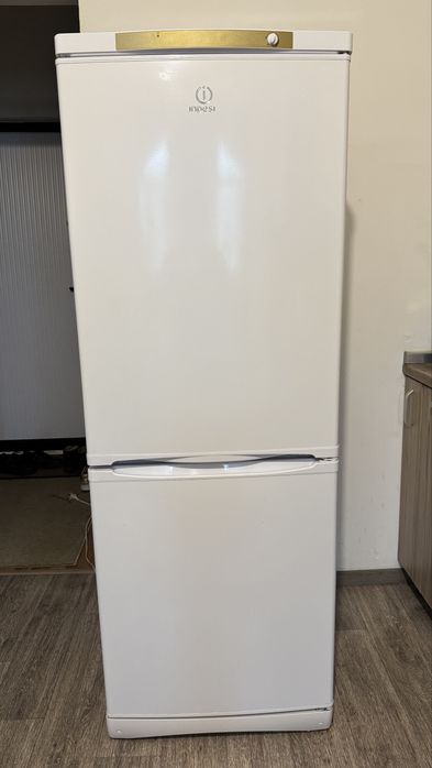 Холодильник INDESIT