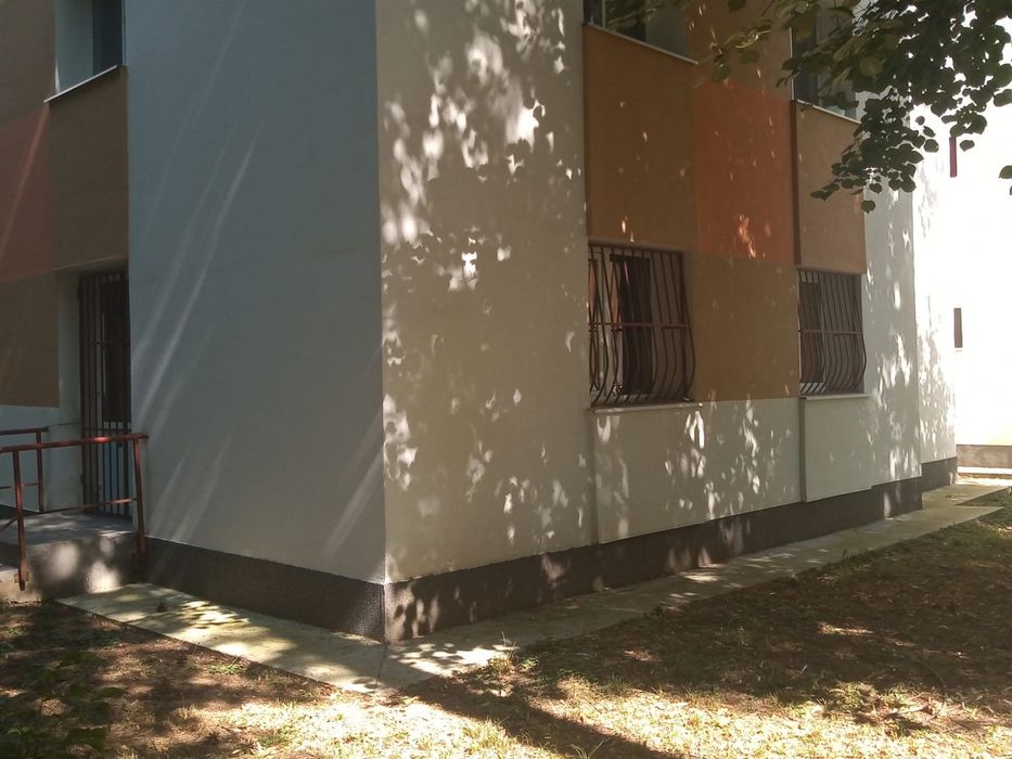 Apartmanet la parter transformat in spatou comercial - Vedere 3