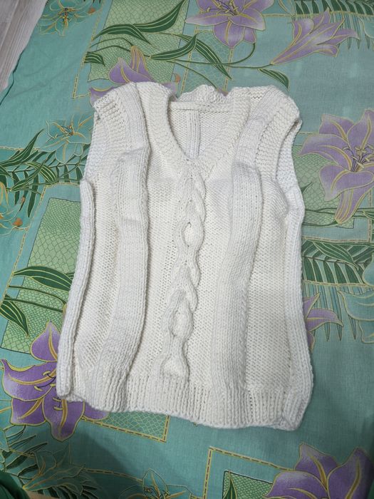 Вязаная безрукавка