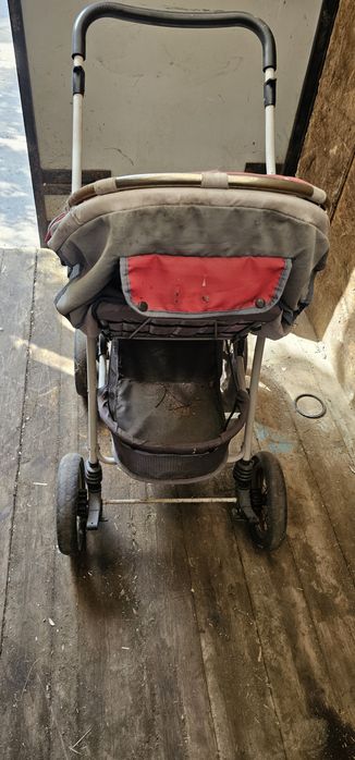 В продаже детская коляска