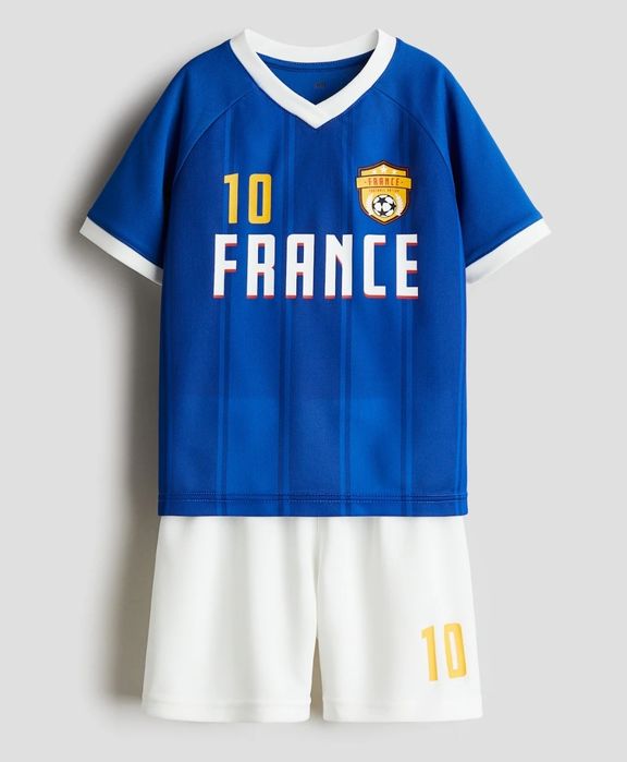 Set fotbal Franta, nou, H&M, marime 8-10 ani