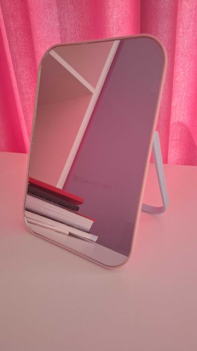 Продам настольное зеркало Miniso