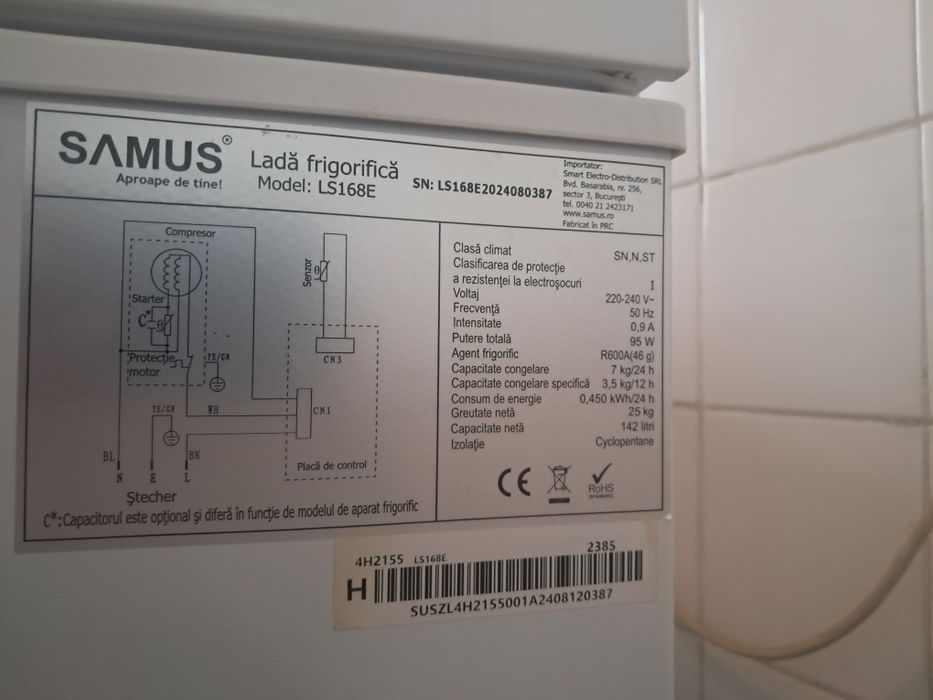Ladă frigorifică samus folosită foarte puțin și niște pete de umiditate