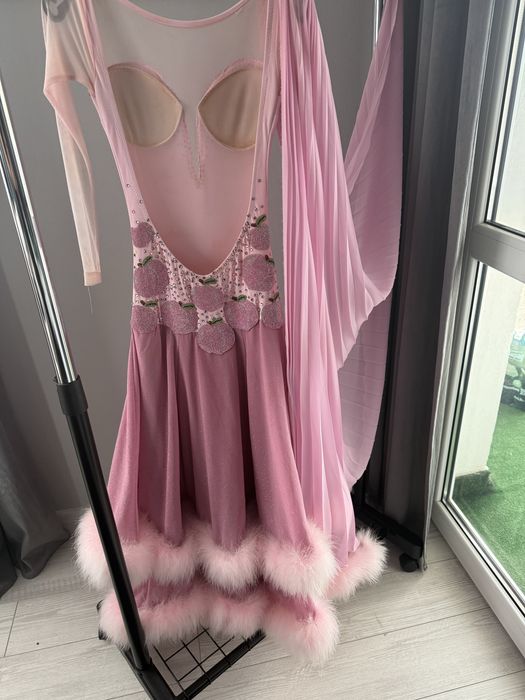 Рокли за спортни танци