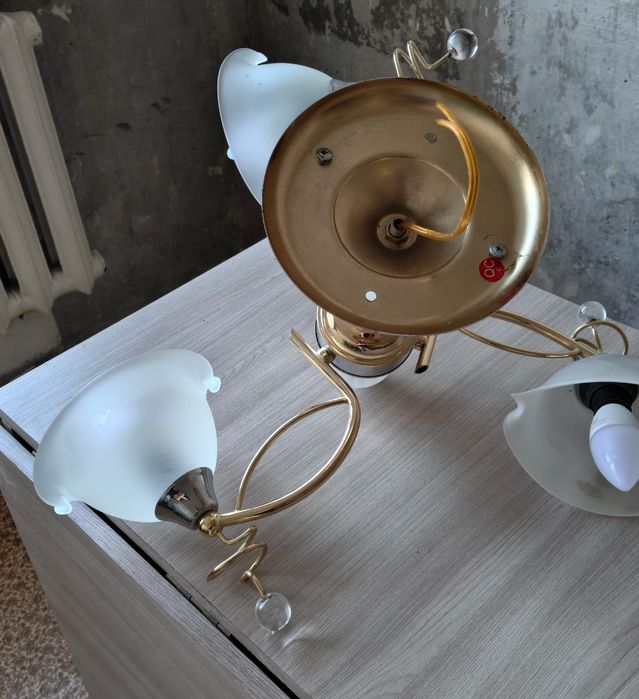 Люстра вместе с лампочками