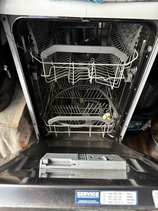 Продам посудомоечную машину