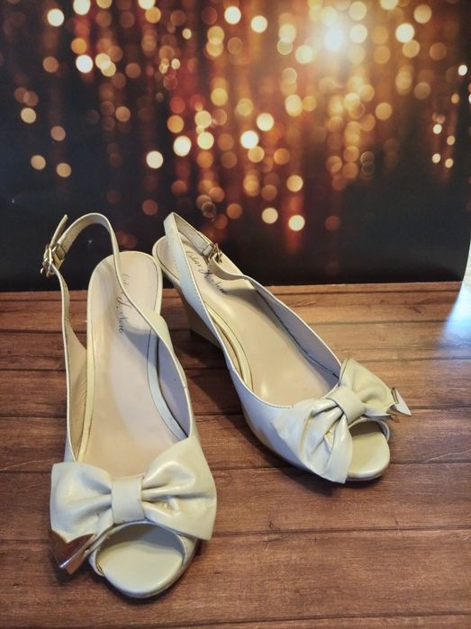 Босоножки бежевые, р-р 36