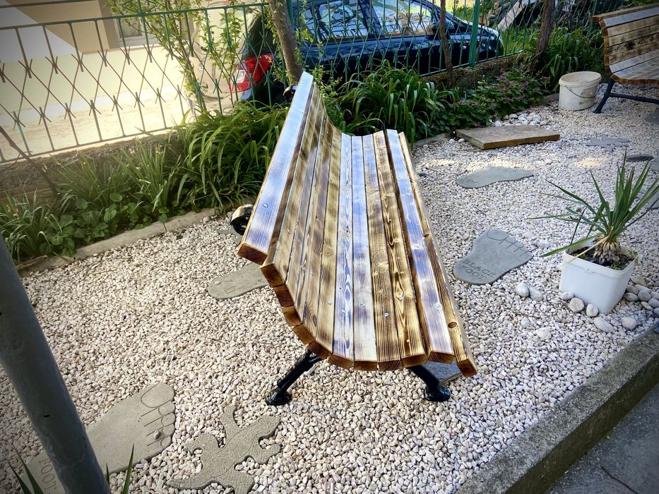 Градинска пейка