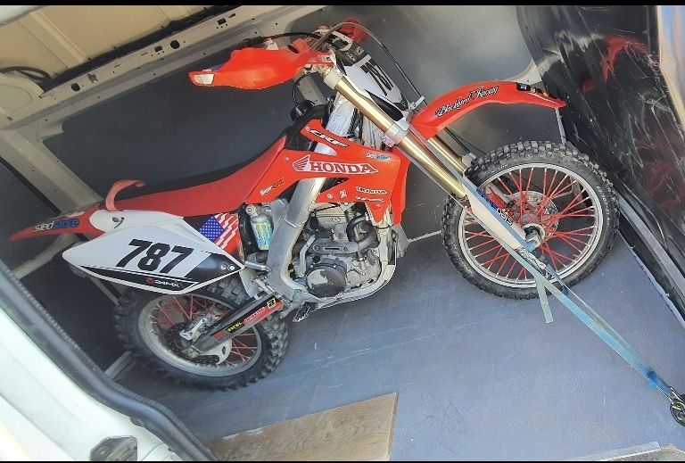 Vând Honda crf 250 r