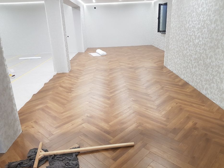 Nalivnoy pol. Laminant, tarket, kavralon