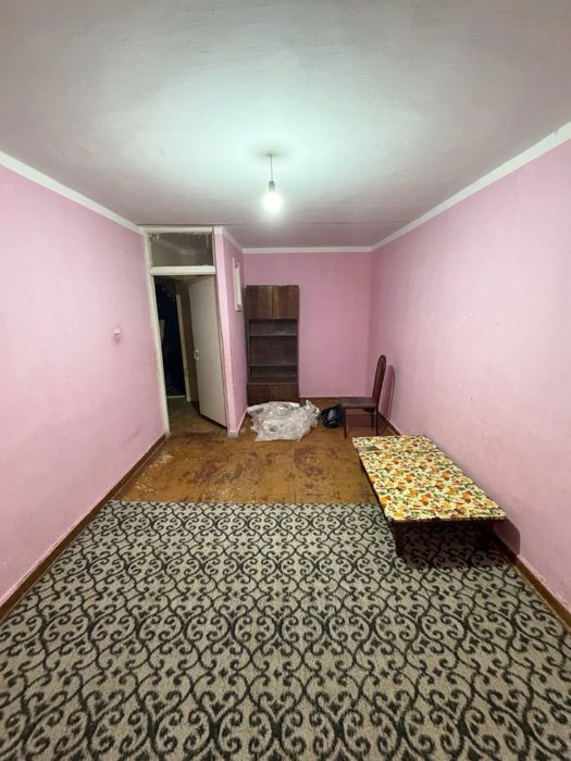 Октяабирь 1х Прадаётся 1этаж вдоль дороги